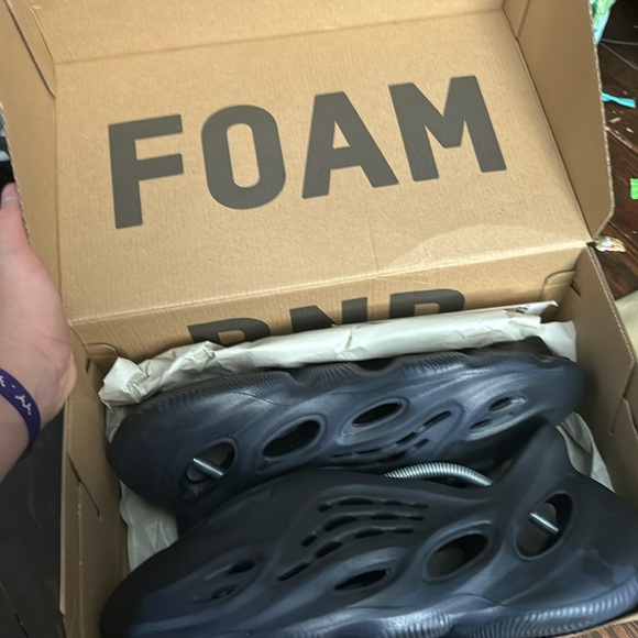 Mineral blue Yeezy foam runners - Picture 1 of 3